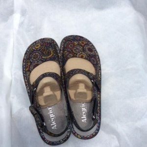 Alegria shoes size 40 with open back in Excellent condition